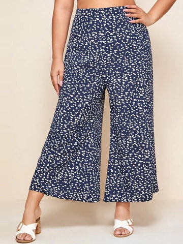 Plus Size woman Wide Leg Flower Print Crop Pants