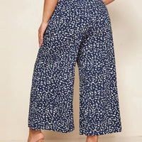 Plus Size woman Wide Leg Flower Print Crop Pants